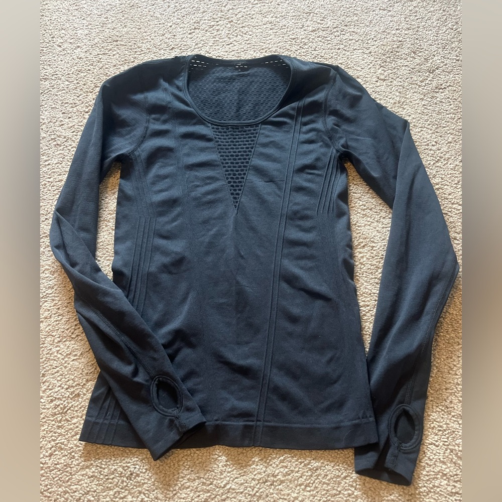 Fabletics Long Sleeve Active Top Thumb holes Mesh Detail XS/S Black